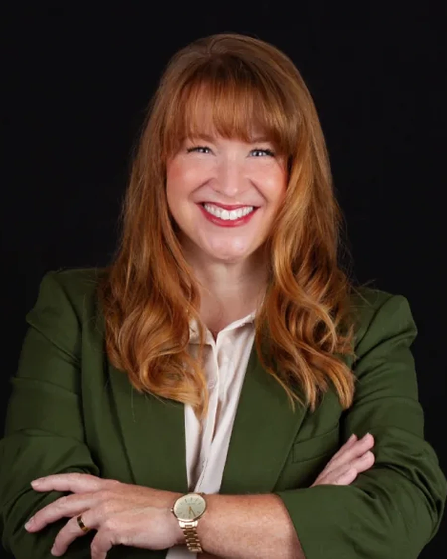 Lindsay James main profile photograph
